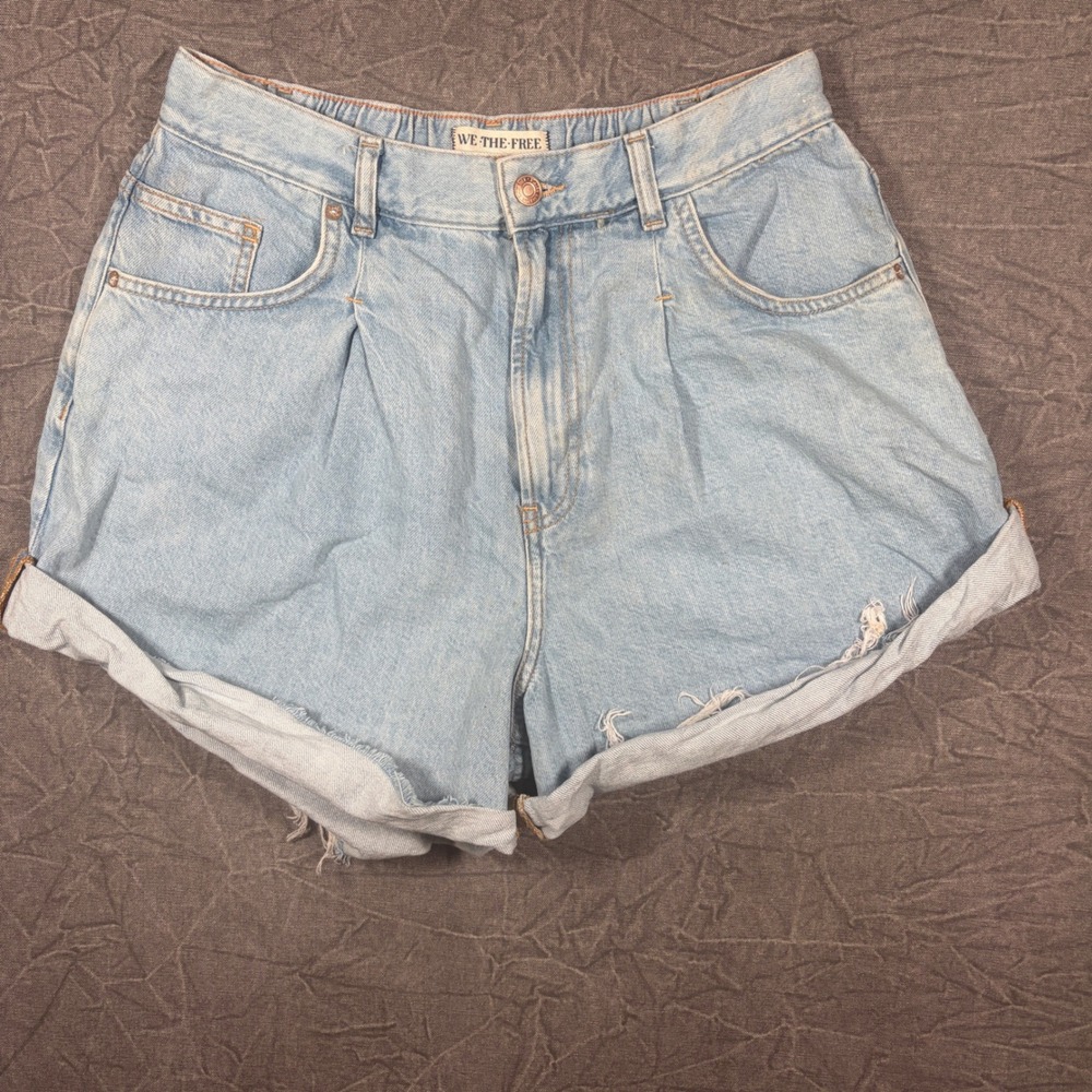 We The Free Danni High Rise Denim Shorts Light Wash Blue Pleated Cuffed Womens M